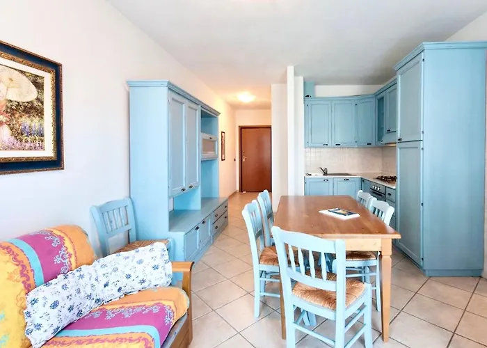 Isa - Apartments For 6 Peoplein Residence Mirto And Corbezzolo